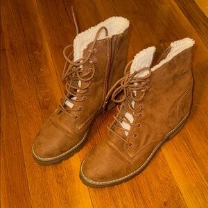 Universal Thread Tan Lace Up Boots